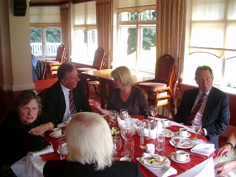 LE011.JPG - After Lunch