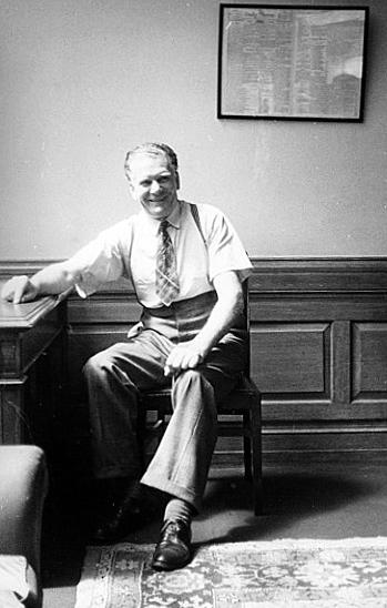 Office01.jpg - WG Fraser, Room 204