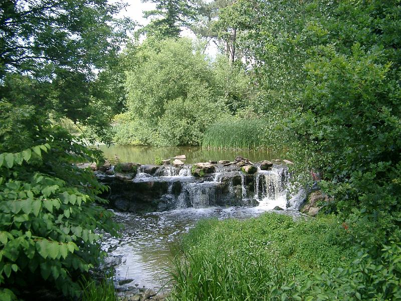 IMGP4916.JPG - Waterfall at the end of the Lake