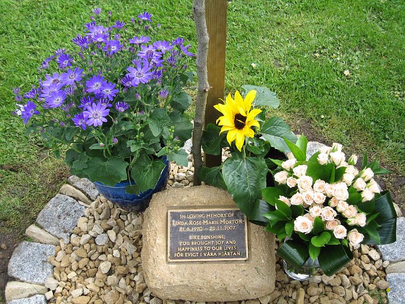 L004.jpg - Linda's Resting Place