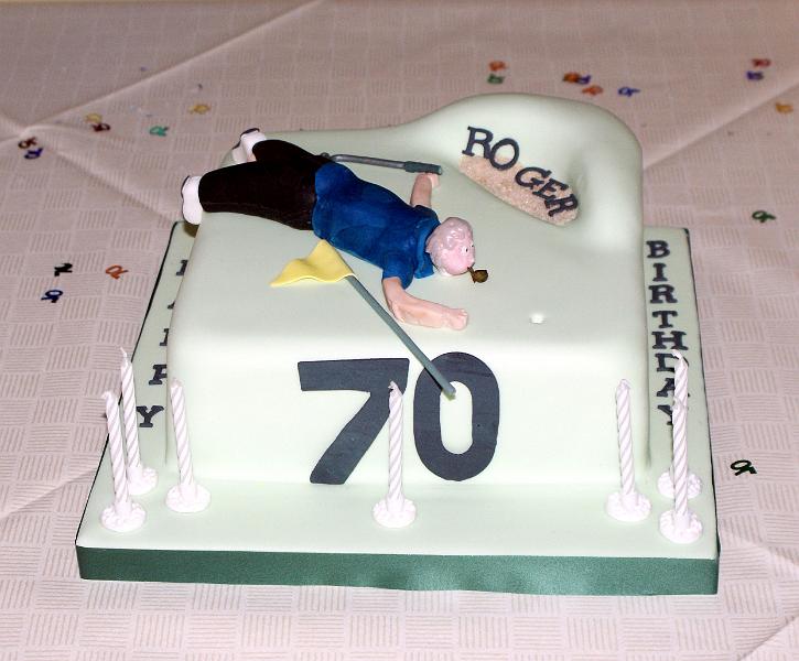DSC00054.JPG - Roger's Cake