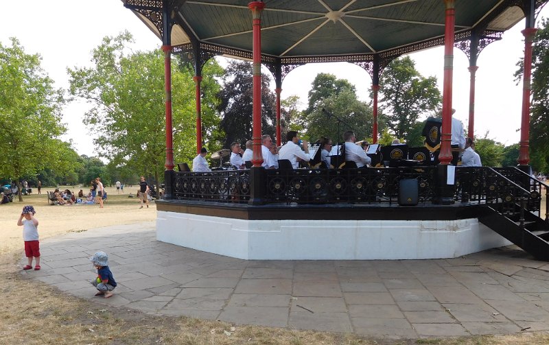 Greenwich006.JPG - Monty and Edward at the Bandstand