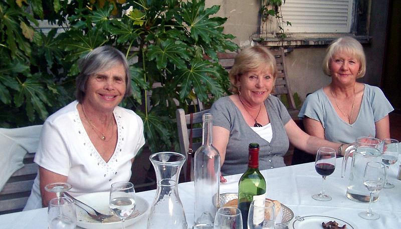 IMGP4714.JPG - Dinner Al Fresco - Jean M, Chris & Jean K